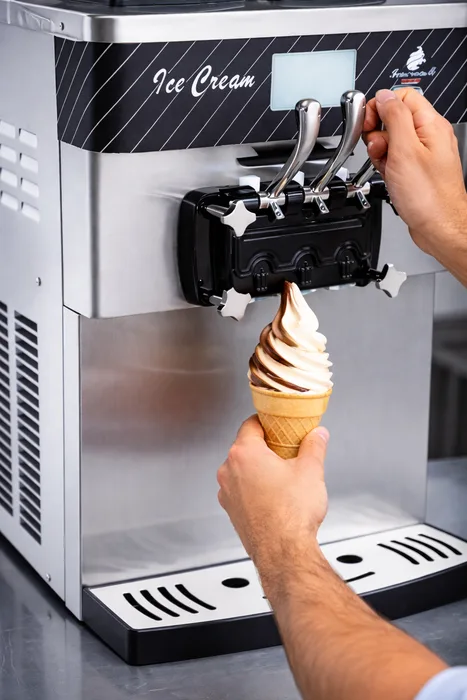 מכונת גלידה אמריקאית דלפקית עם קירור ובוחש עליון - LineXCold2